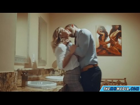 ❤️ Kiam belplena blondulo delogas vin en publika necesejo ❤ Rusia porno ĉe eo.ixiporn.ru ❌